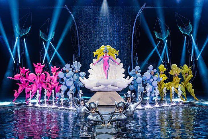 "Falling in Love" im Friedrichstadtpalast (©Foto: Nady El-Tounsy)
